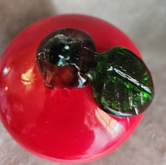 Apple Vintage Glass Decor - Picture 3 of 6